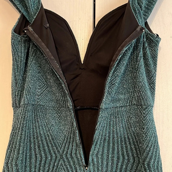 City Triangles Metallic Off The Shoulder Deep V-Neck Formal Evening Gown Sz 4 - Picture 12 of 16